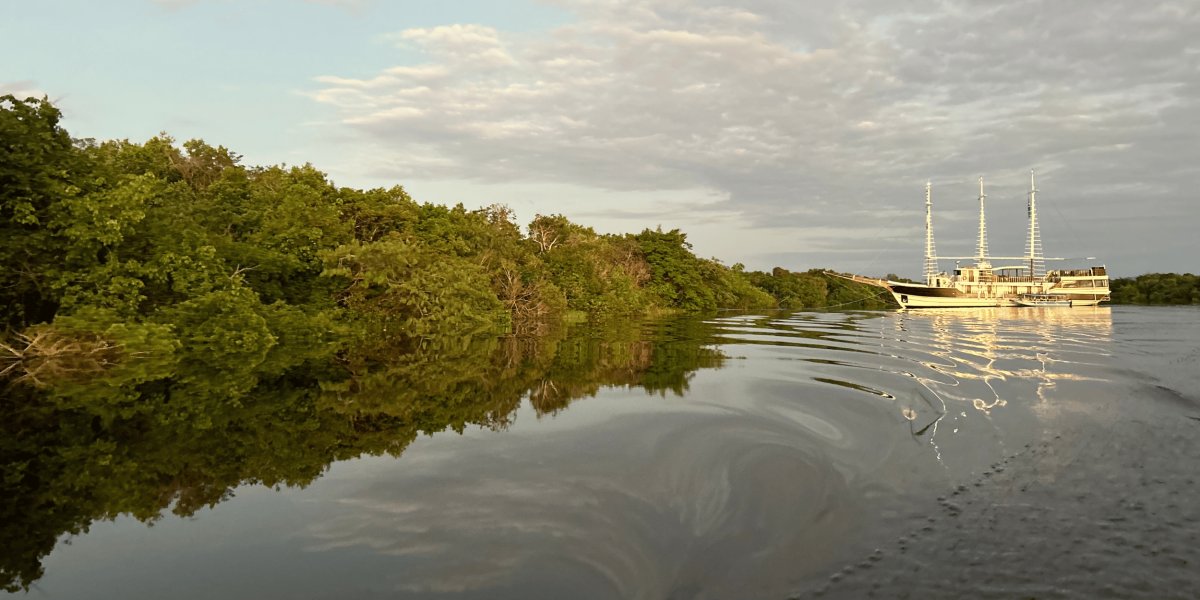 Pacote de Viagem para a Amazônia com Navegação no Rio Negro MV Desafio